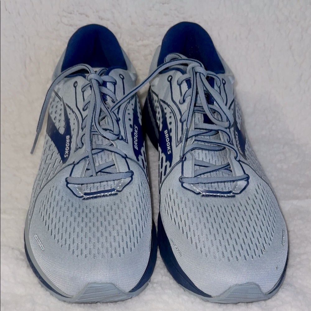 Brooks Men's Light Blue and Navy Running Sneakers